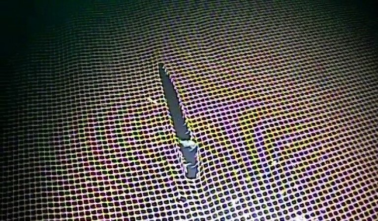 Figur 1: Bildet av hullet tatt av dykker før reparasjon Figur 1: Bildet av hullet tatt av dykker før reparasjon