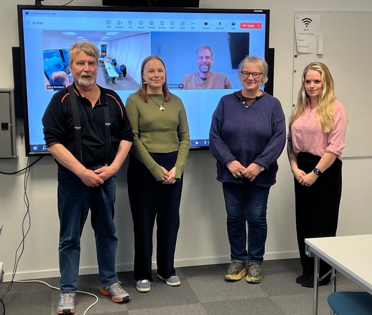 Fra venstre: Knut Werner Hansen, Sandra Márjá West, Randi Karlstrøm og Sisilie Skagen Frantzen. I bakgrunnen (på skjerm) Jo Inge Hesjevik, som deltok på Teams. Foto:&nbsp;©&nbsp; Fiskeridirektoratet