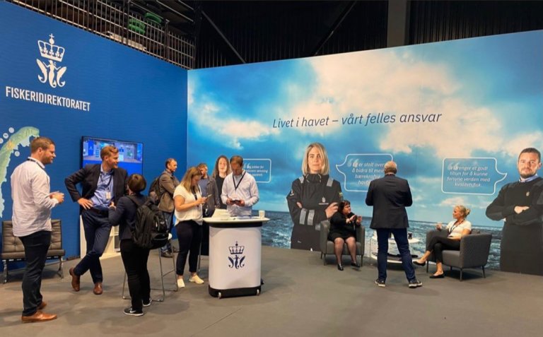 Bilde som viser Fiskeridirektoratets profil brukt i utstilling